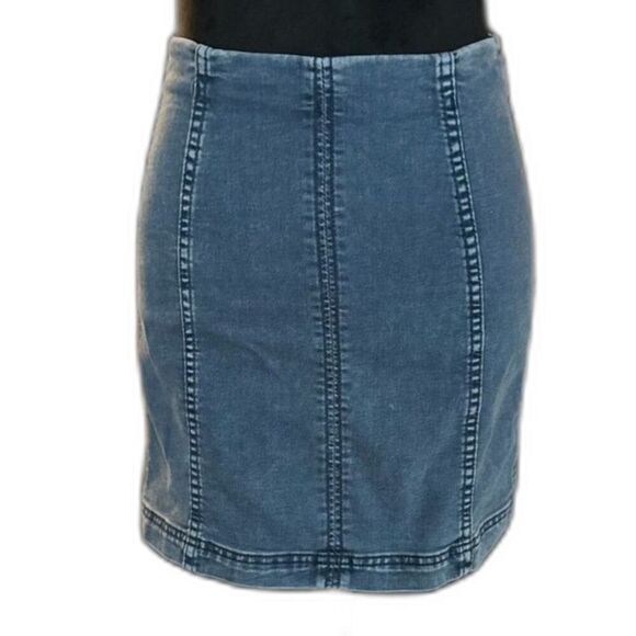 Free People Modern Femme Medium Wash Stretch Denim Mini Skirt Size 4 - Picture 3 of 6
